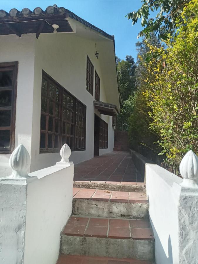 Quinta Los Eucaliptos Hotel Кито Екстериор снимка